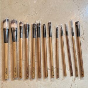 Antonym Cosmetics Brushes